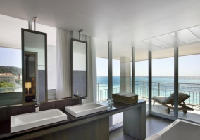 Suite Panoramic Junior avec vue sur la mer