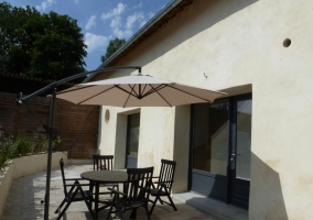 Terrasse avec parasol 