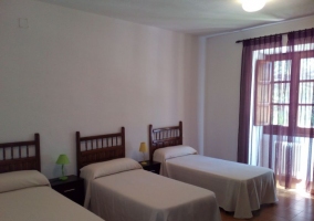 Lit en chambre triple